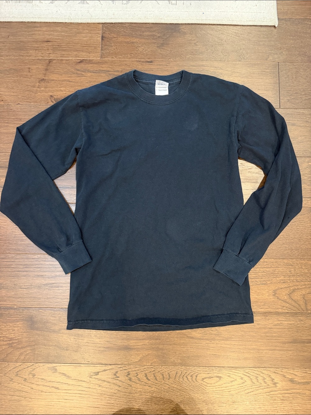 Gildan Navy Blue Cotton Long-Sleeve Crewneck Shirt Size Small - C33-086